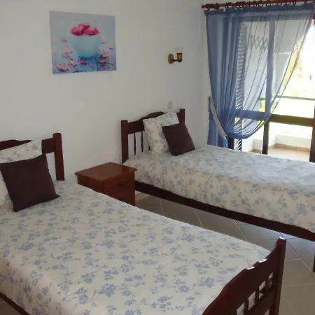Apartment Oura Estrela *
